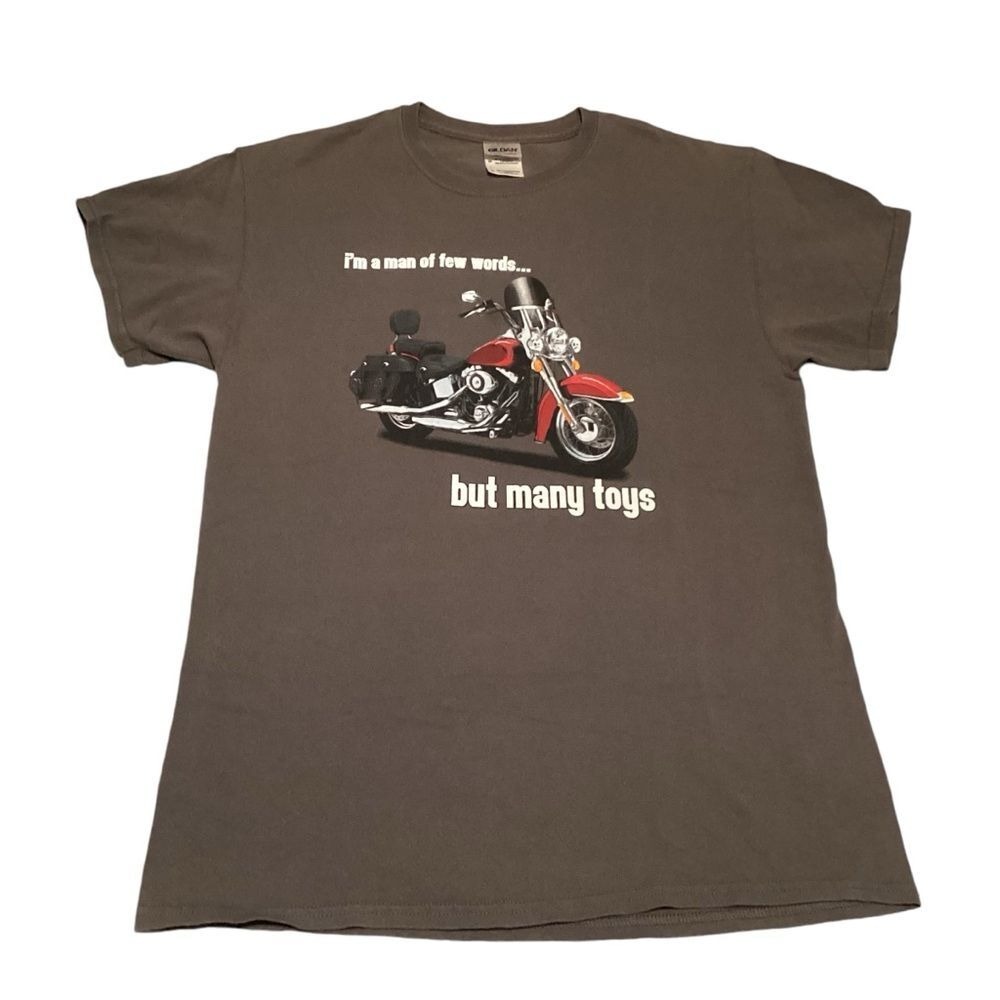 Mens Motorcycle Graphic T-Shirt Brown Man of Few Words Many Toys Size M Gildan